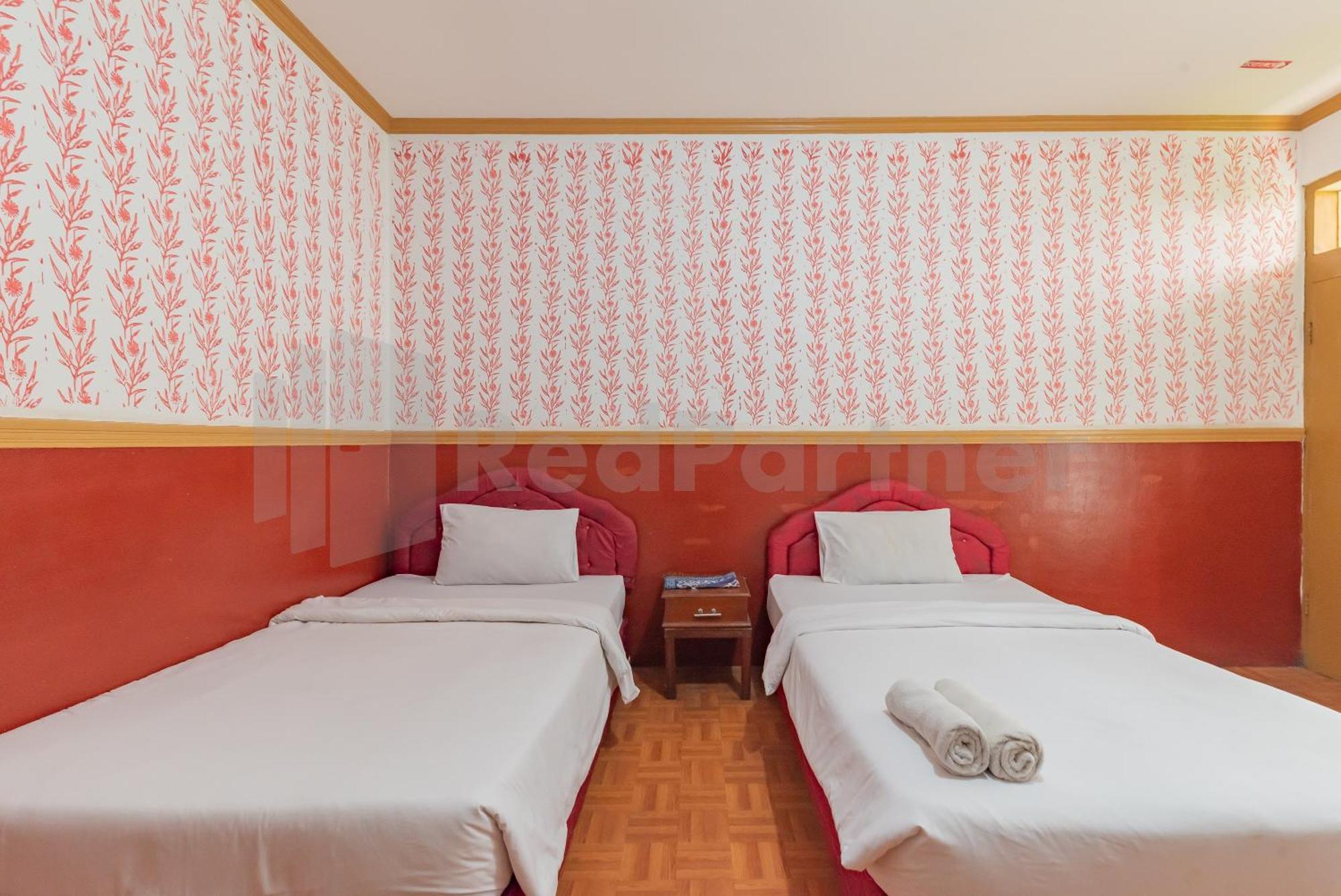 Seruni Near Alun Alun Mitra Reddoorz Hotel